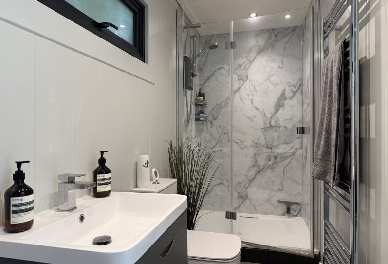 Double Bespoke Poolside Gym & Spa with Corridor Link in Berkshire