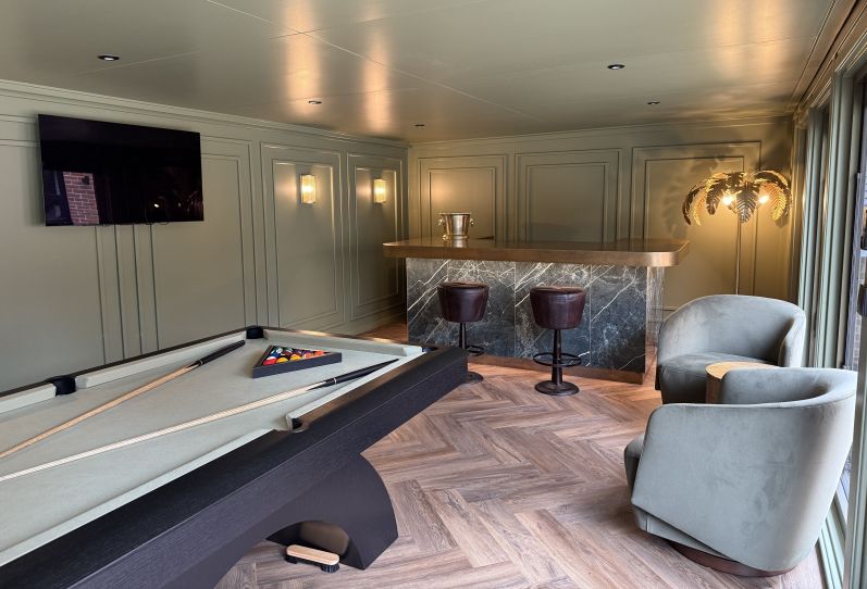 Beautiful Self-Contained Room and Canopy in Epsom, Surrey