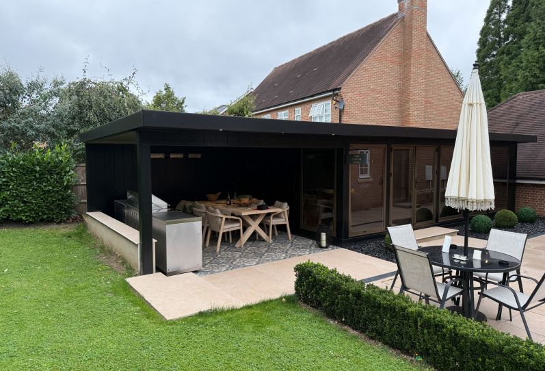 Beautiful Self-Contained Room and Canopy in Epsom, Surrey