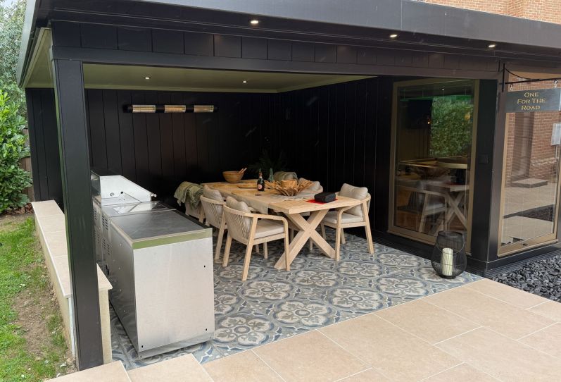 Beautiful Self-Contained Room and Canopy in Epsom, Surrey