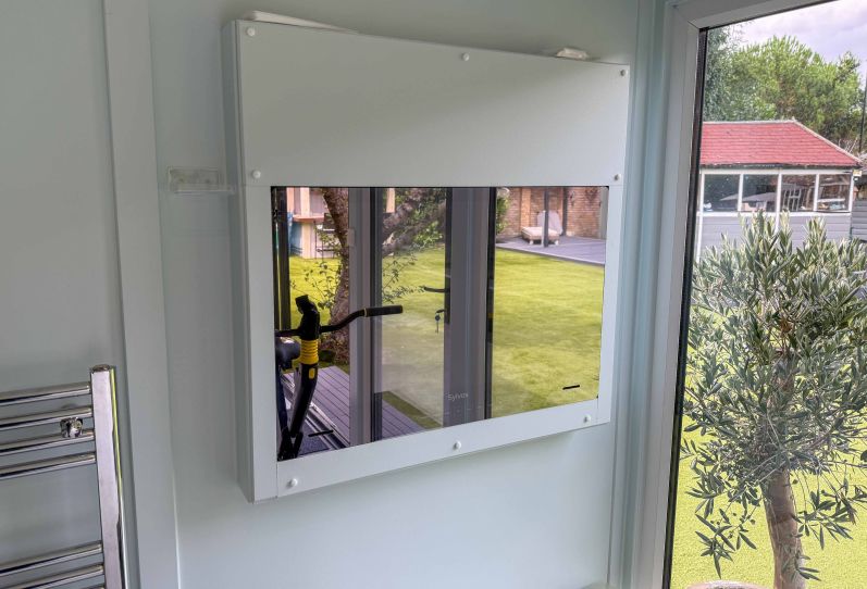 6.3m x 4.8m Endless Pool Room and Gym with Toilet in Purley - REF: 6488