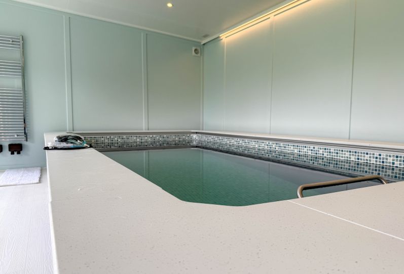 6.3m x 4.8m Endless Pool Room in Purley - REF: 6488
