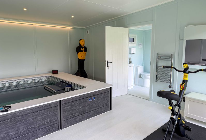 6.3m x 4.8m Endless Pool Room and Gym with Toilet in Purley - REF: 6488