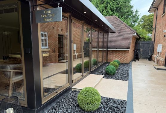 Beautiful Self-Contained Room and Canopy in Epsom, Surrey