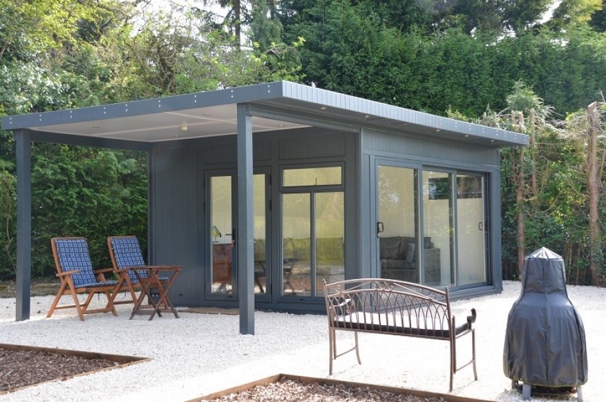 Aluminium Tri-sliding garden lounge with side canopy in Reigate Surrey 