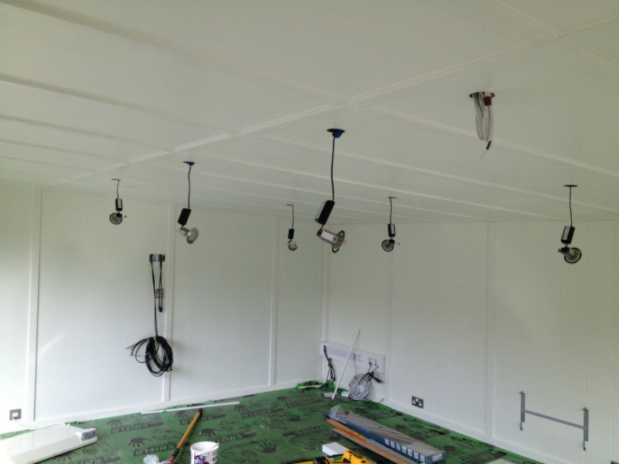 Behind the scenes of the wiring LED downlights fitted