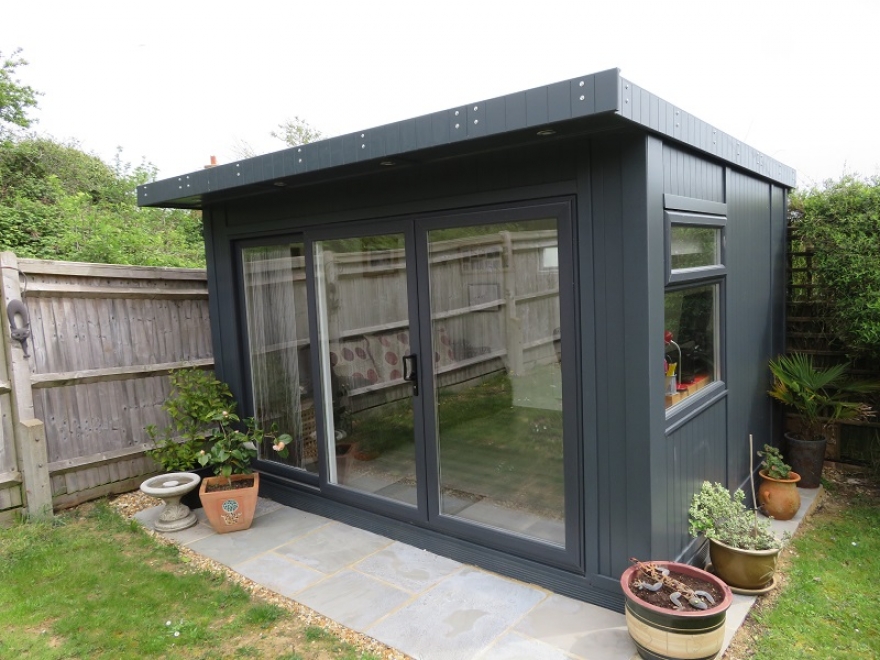 Garden Office / Lounge with UPVC Doors and Windows
