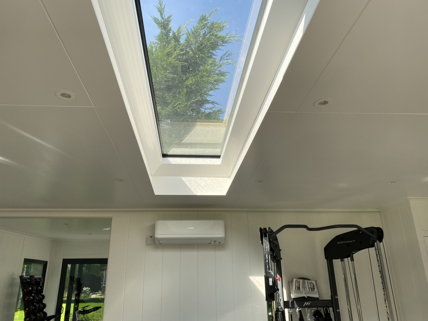 Gym with roof light, climate and rear mirrors ref 5885