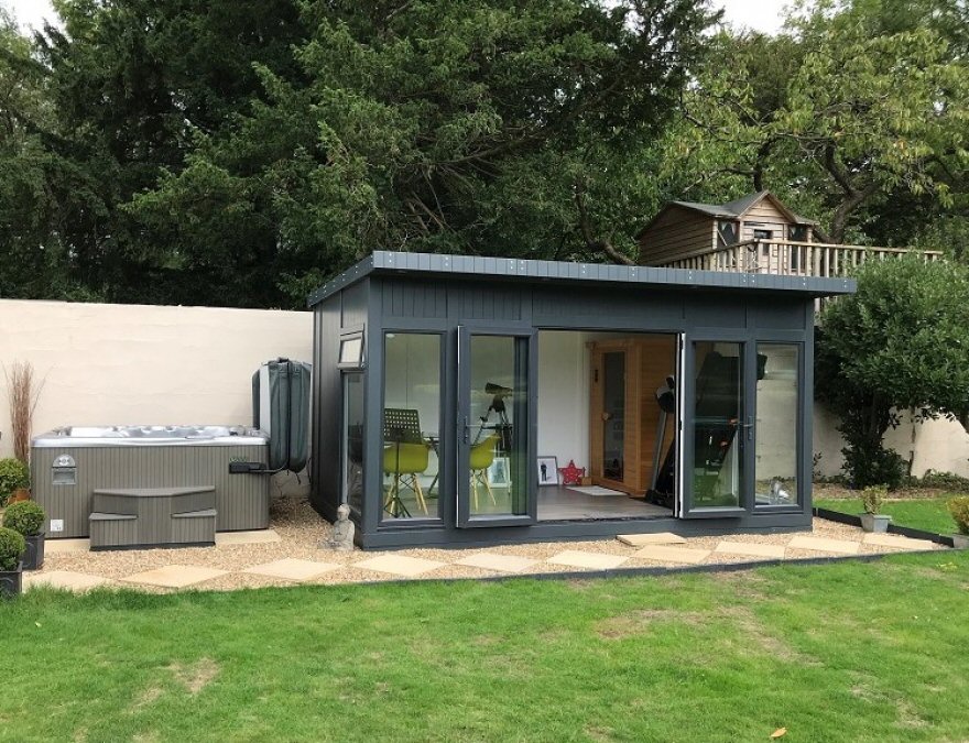 Summer house with Sauna Caterham Surrey