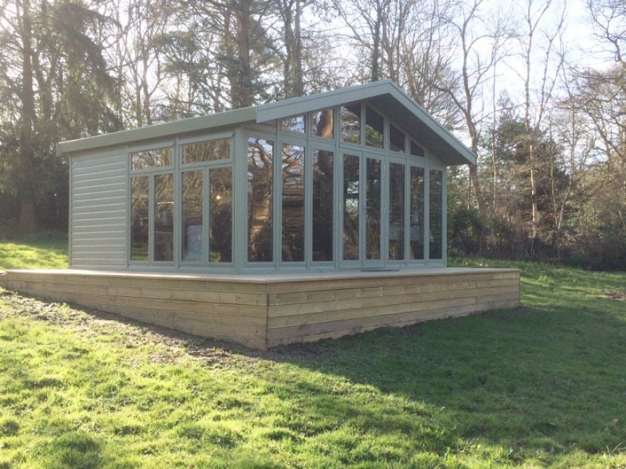 This Merlin garden rooms blends in beautifully with its stunning surround