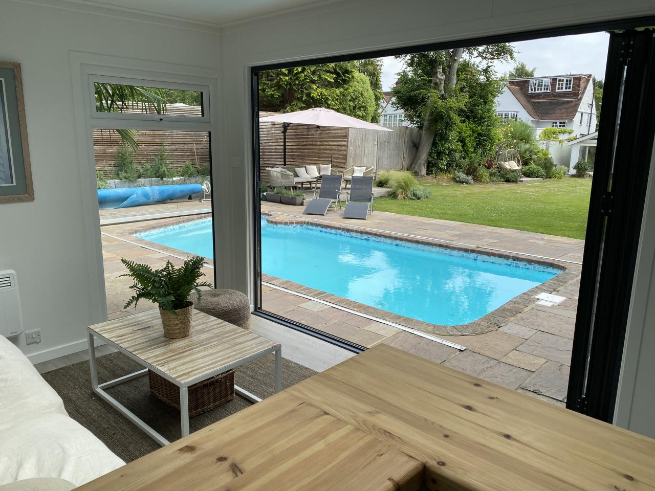 Poolside Room - Ref: 5920